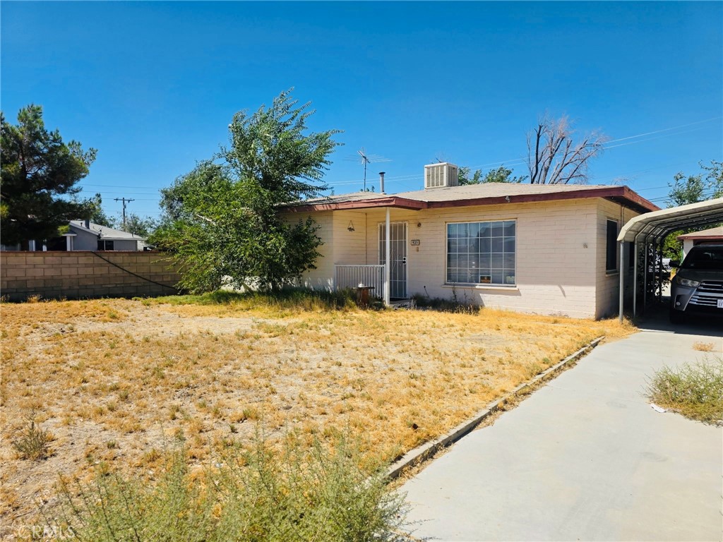 Savvy Investor’s Dream in Prime Lancaster Location! CASH ONLY DUE TO CURRENT CONDITION.
Unlock the potential of this 2-bedroom, 1-bath home situated on an expansive 8,000+ lot with endless possibilities. Whether you're a seasoned investor or a savvy contractor, this property offers the perfect canvas to restore, expand, or redesign. The home is priced aggressively for its size and land value—making it a rare opportunity in today’s market. Property is being sold as-is—no repairs or credits. Bring your vision, your crew, and your imagination. This is the kind of project that turns potential into profit.