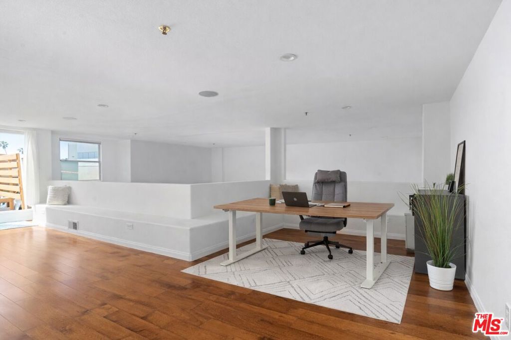 12011 Goshen Avenue 305