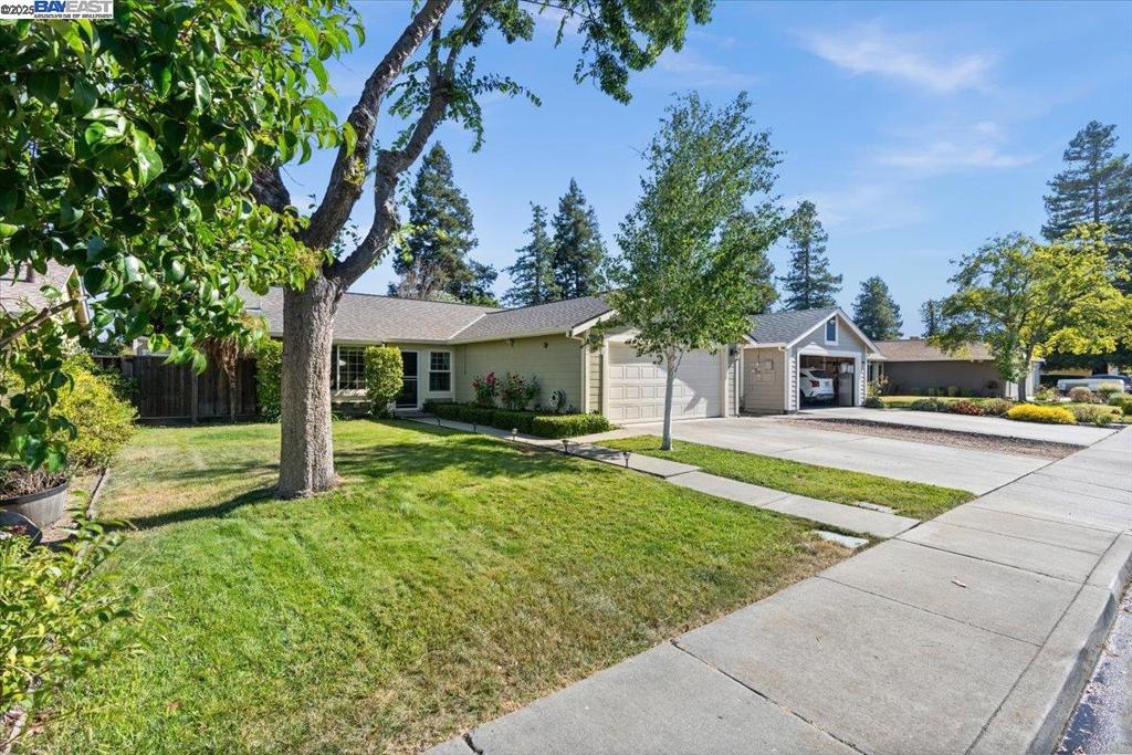 3869 Silver Oaks Way