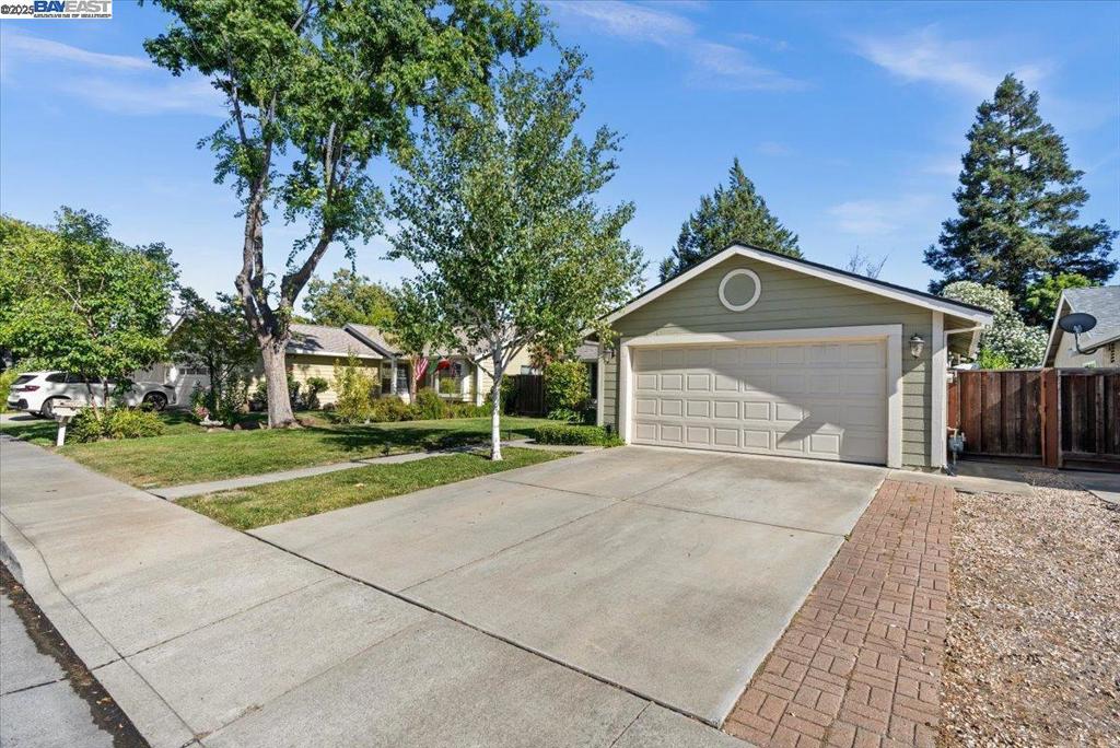 3869 Silver Oaks Way