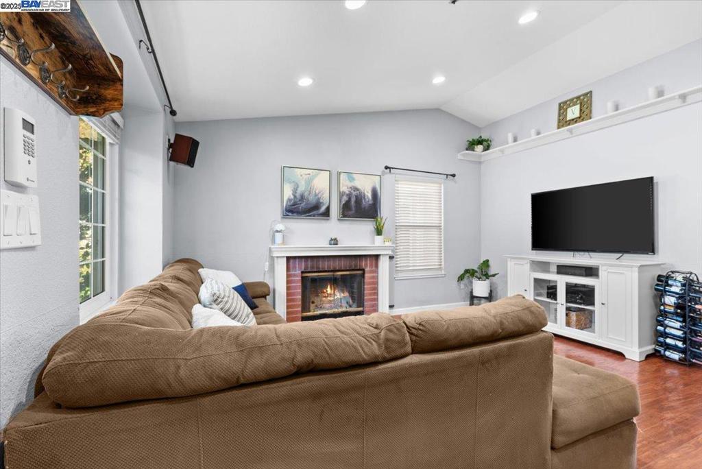 3869 Silver Oaks Way