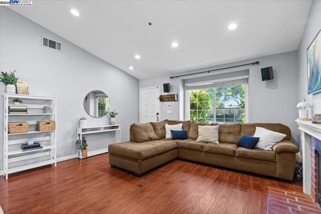 3869 Silver Oaks Way