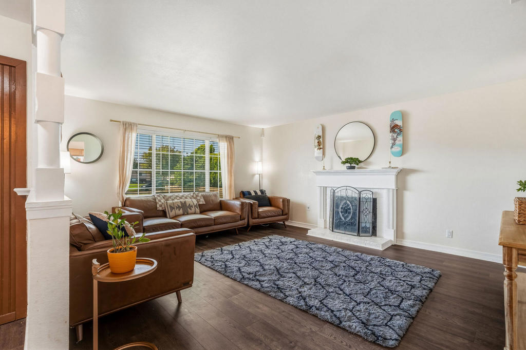 1035 W Hoffer Street