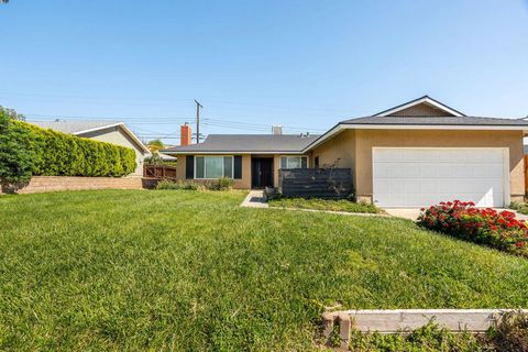 Photo of 1035 W Hoffer Street, Banning, CA 92220 (MLS # 219146704DA)