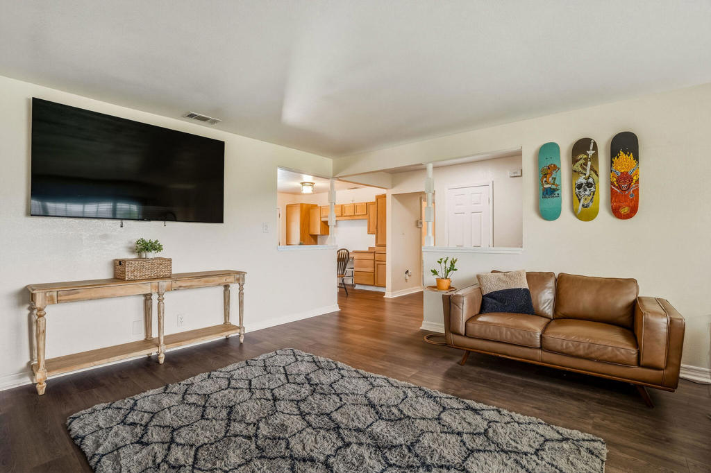 1035 W Hoffer Street