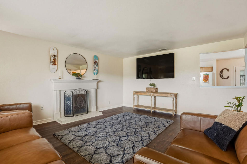 1035 W Hoffer Street