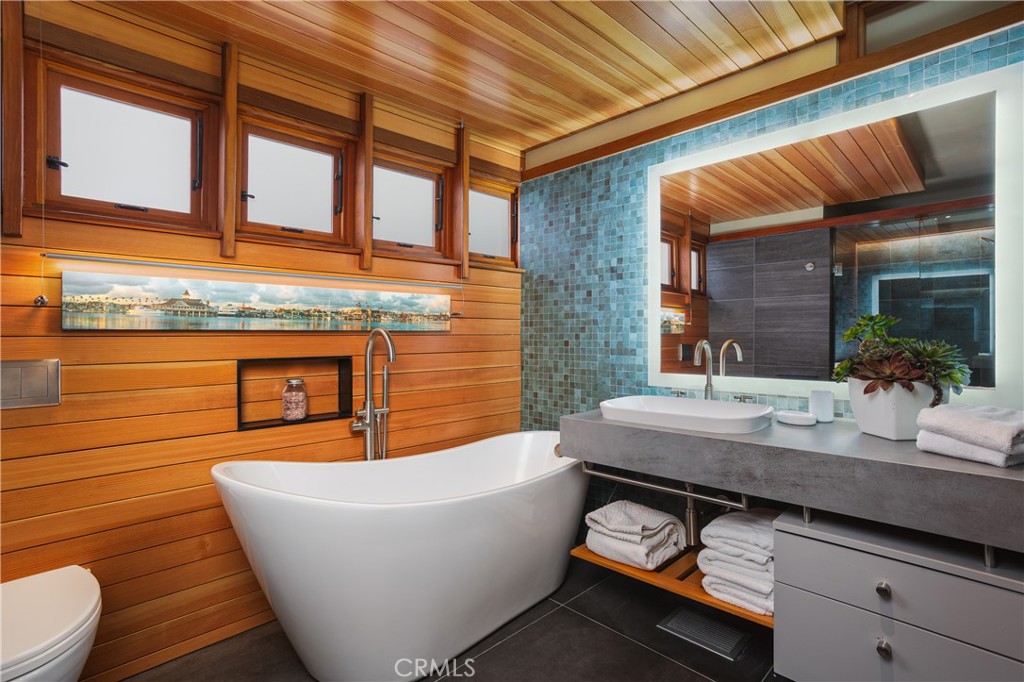 Corona del Mar South of PCH (CDMS) - Residential Lease