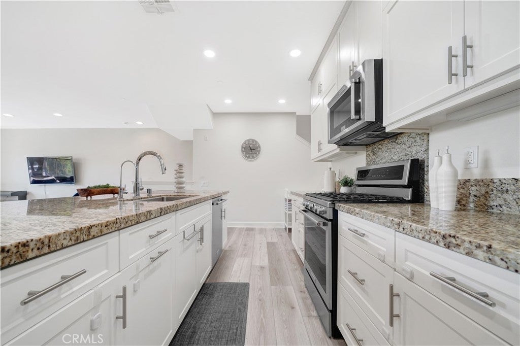 92 Capricorn, Irvine CA 92618 - Photo 8