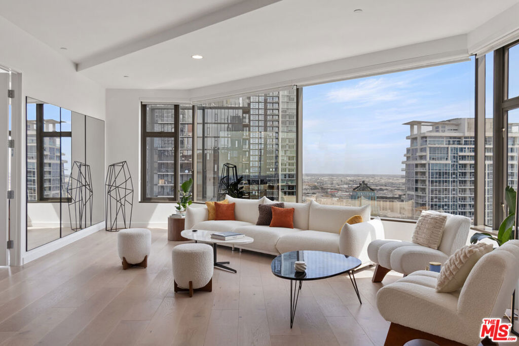 801 S Grand Avenue 2211