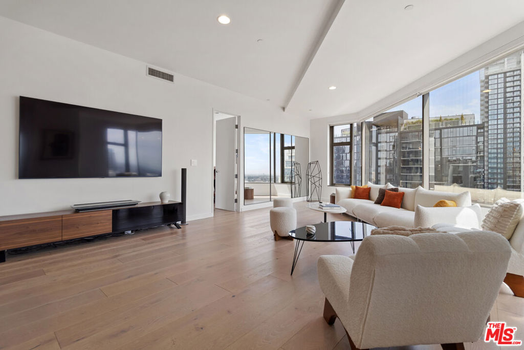 801 S Grand Avenue 2211