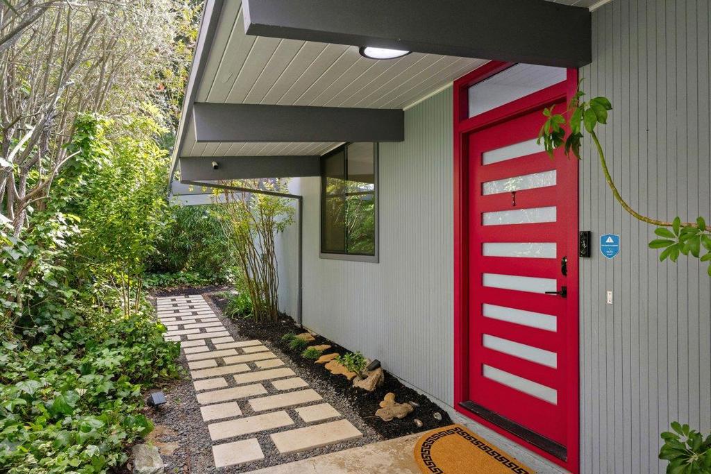 10 Laurel Hill Court