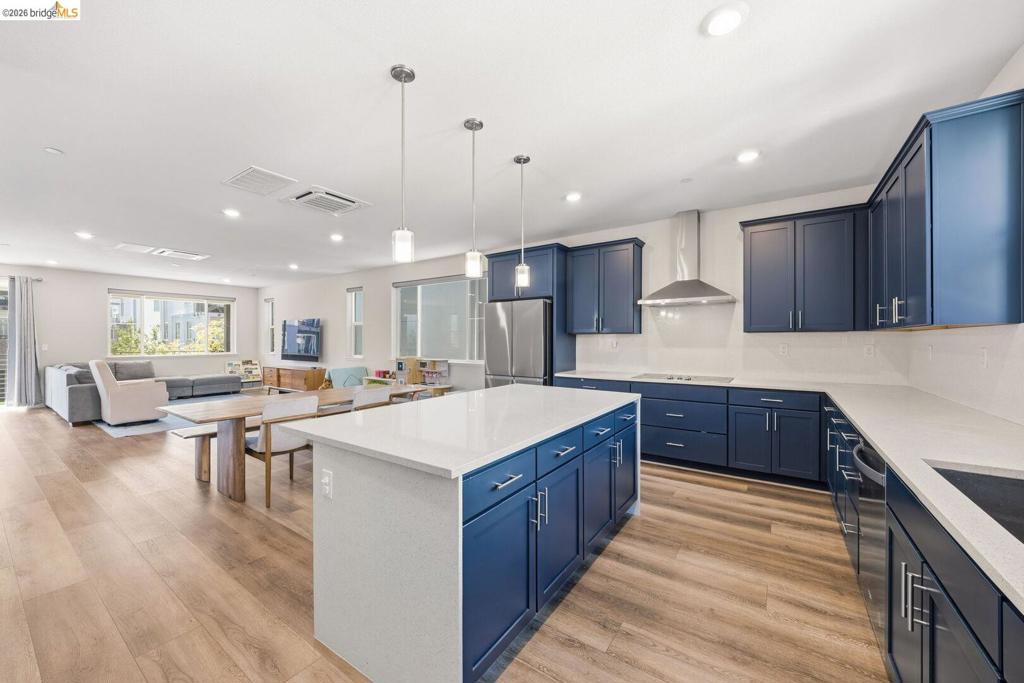 2825 Crusader ST ST, Alameda CA 94501