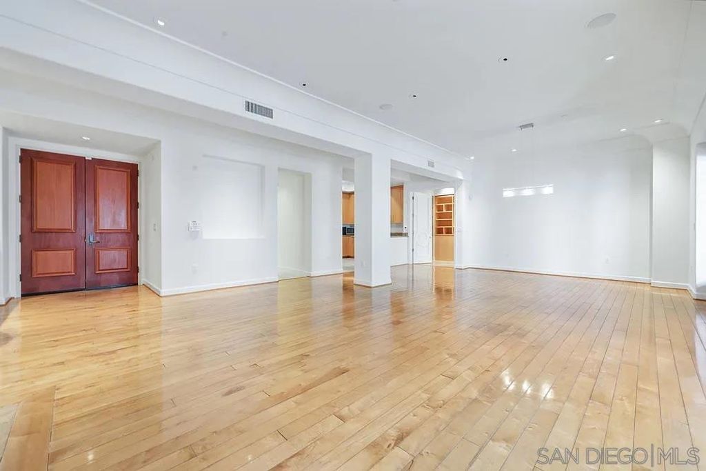 Photo of 464 Prospect St St #610, La Jolla, CA 92037 (MLS # 250044703SD)