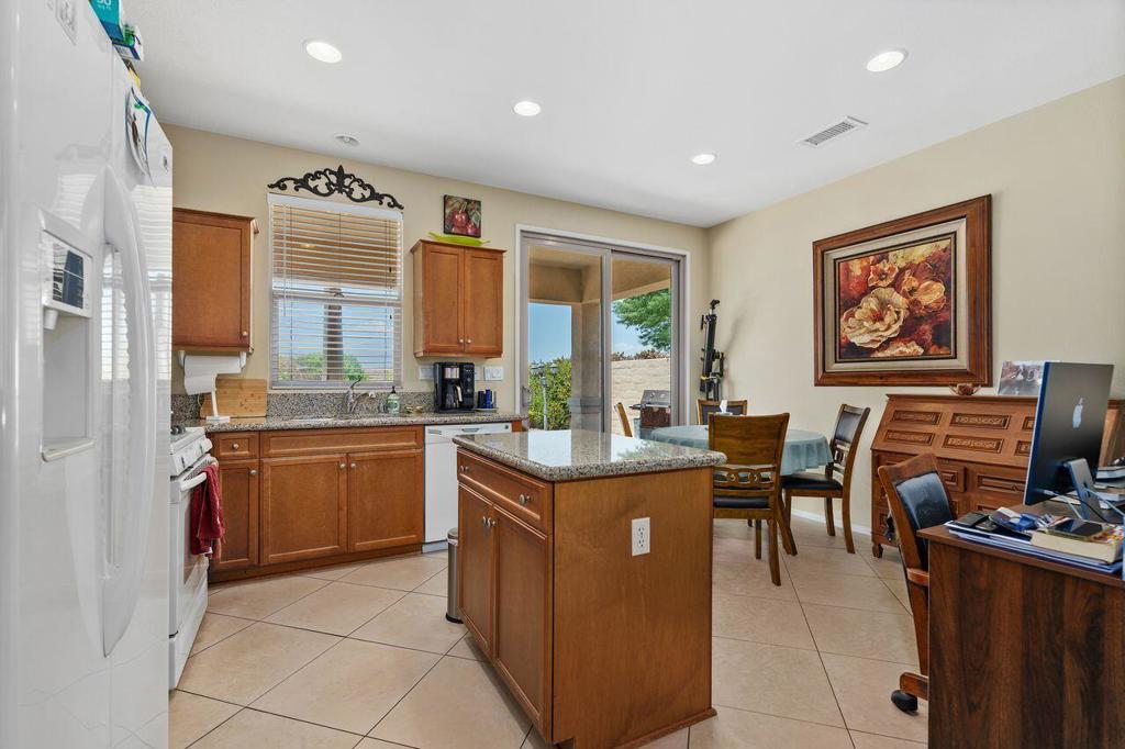 41563 Calle Pampas