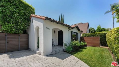 Photo of 8814 Rosewood Avenue, Los Angeles, CA 90048 (MLS # 26828407)