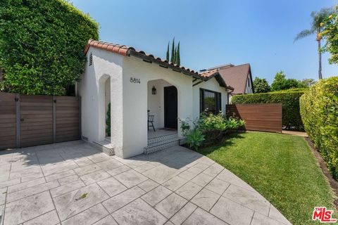 Photo of 8814 Rosewood Avenue, Los Angeles, CA 90048 (MLS # 26828407)