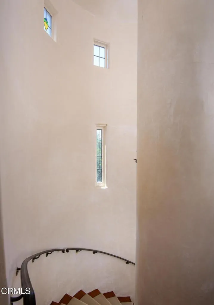 Ojai, California 93023, United States, 4 Bedrooms Bedrooms, ,4 BathroomsBathrooms,Residential,Active,215792