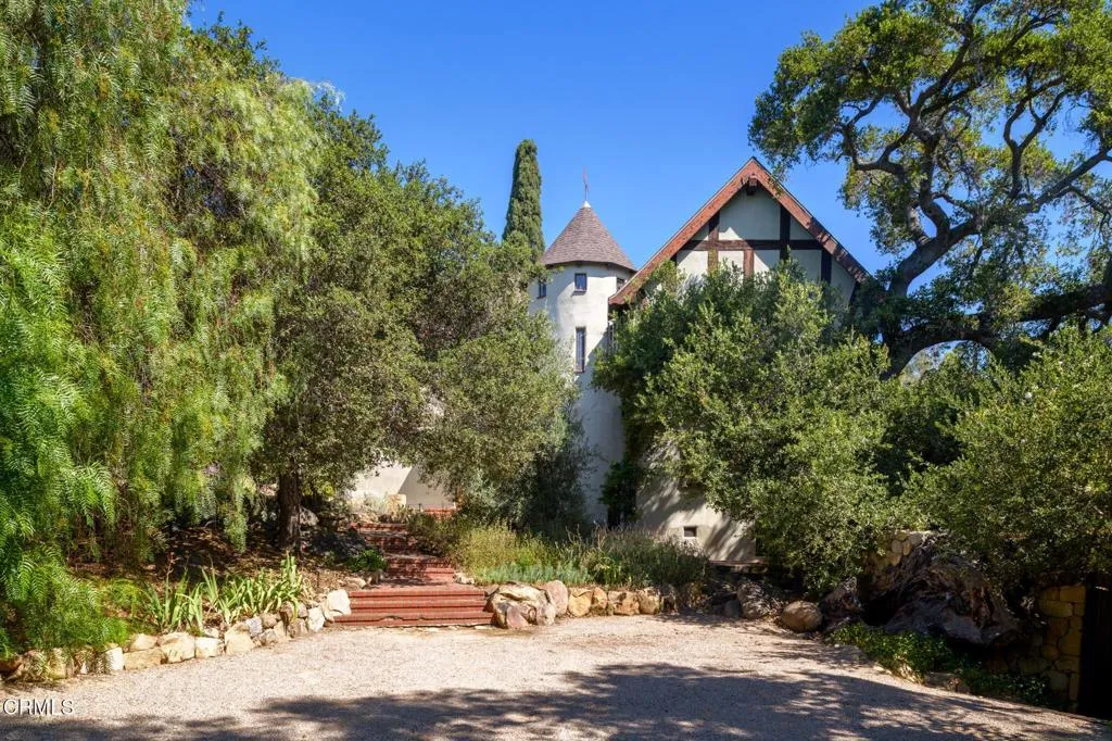 Ojai, California 93023, United States, 4 Bedrooms Bedrooms, ,4 BathroomsBathrooms,Residential,Active,215792