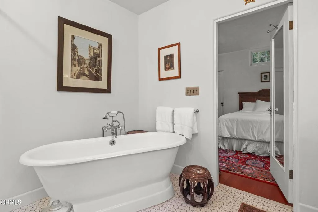 Ojai, California 93023, United States, 4 Bedrooms Bedrooms, ,4 BathroomsBathrooms,Residential,Active,215792