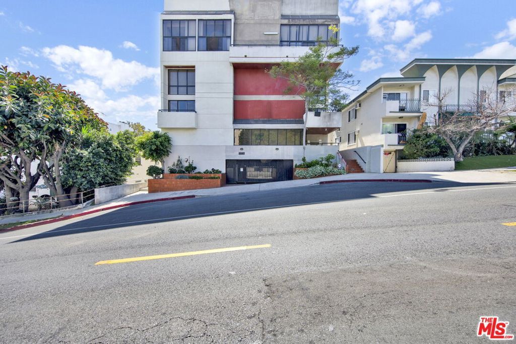 Photo of 1647 Veteran Avenue #E, Los Angeles, CA 90024 (MLS # 26673219)