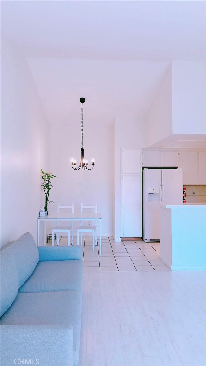206 Alicante Aisle 213