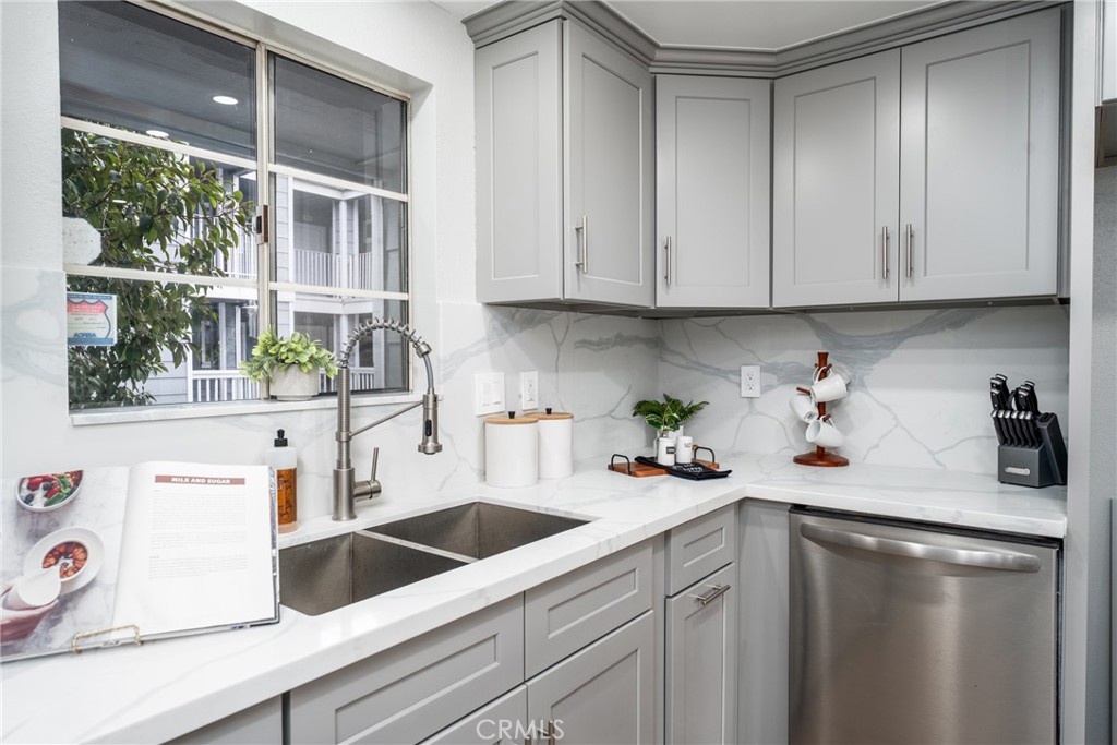 3401 E Wilton Street 204