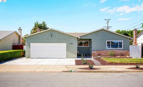 Photo of 4325 Lorren Dr Dr, Fremont, CA 94536 (MLS # 41130371)