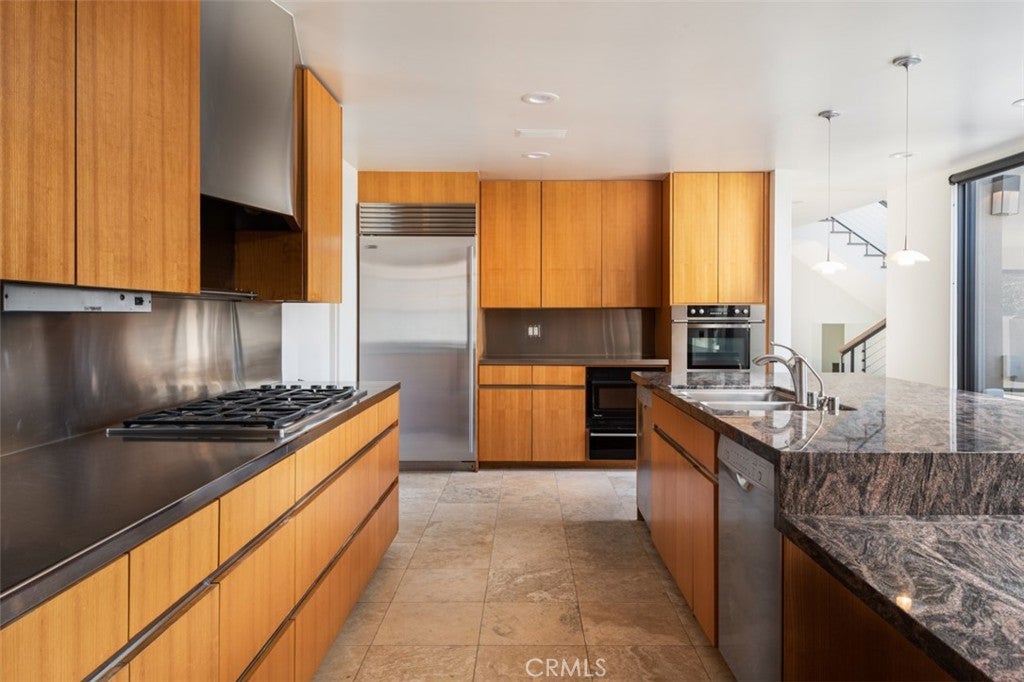 810 EMERALD BAY