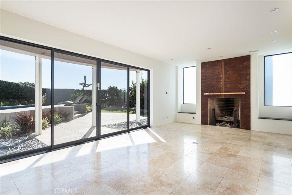 810 EMERALD BAY