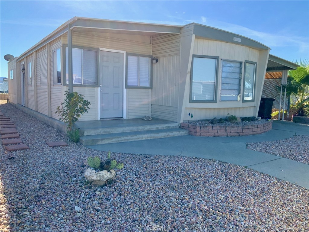 Such a darling with a bonus area! OWN LAND