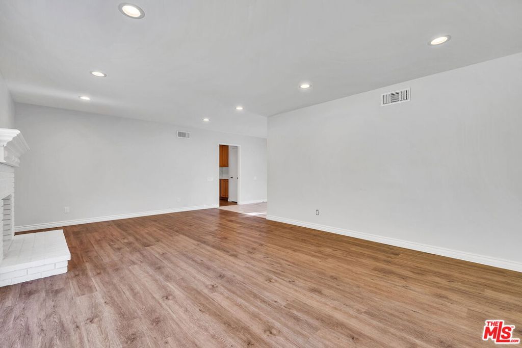 17133 Lorillard Street