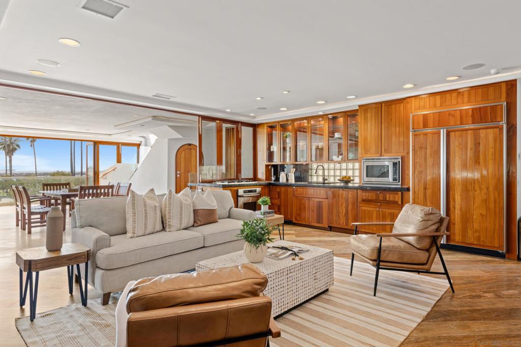 2617 Ocean Front Walk