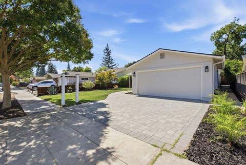 Photo of 1622 Pecan Court, Redwood City, CA 94061 (MLS # ML82056964)