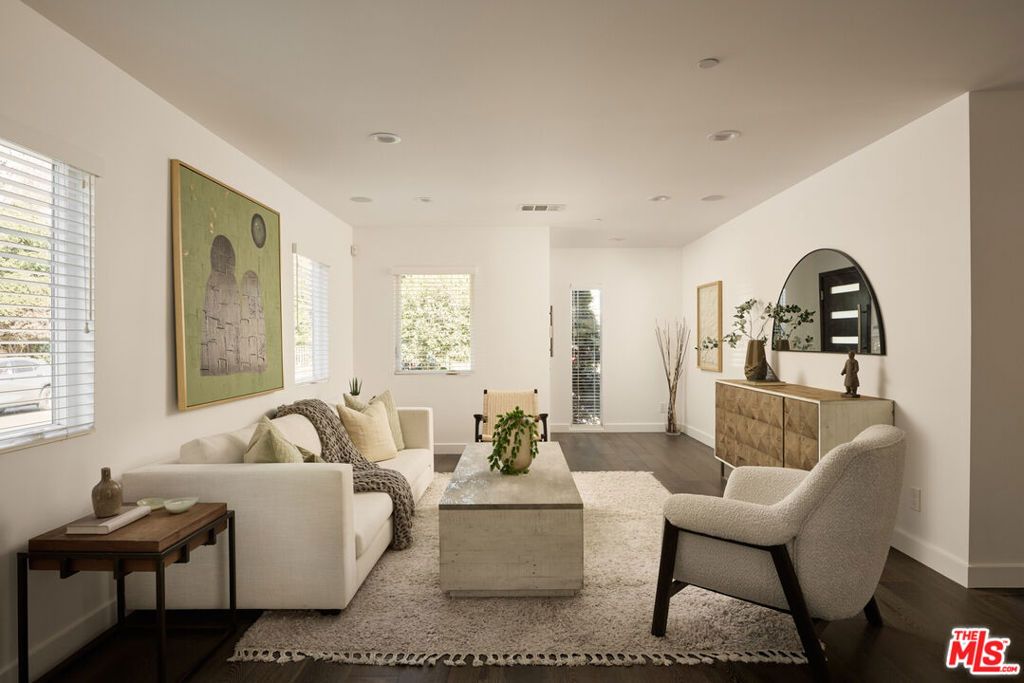 Photo of 2905 Veteran Avenue, Los Angeles, CA 90064 (MLS # 26653293)