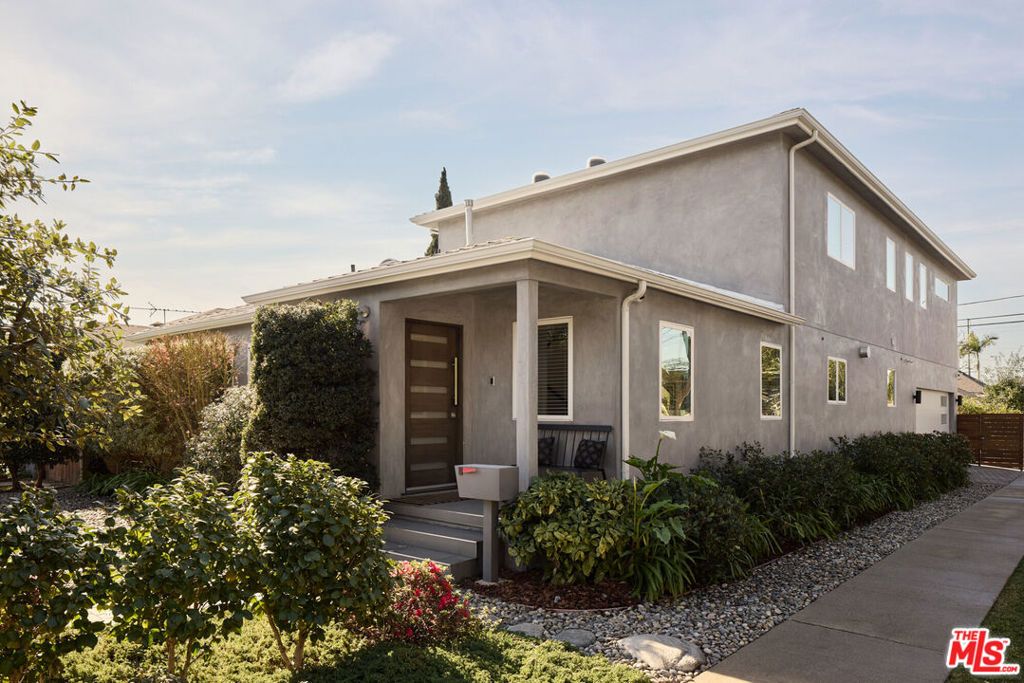 Photo of 2905 Veteran Avenue, Los Angeles, CA 90064 (MLS # 26653293)