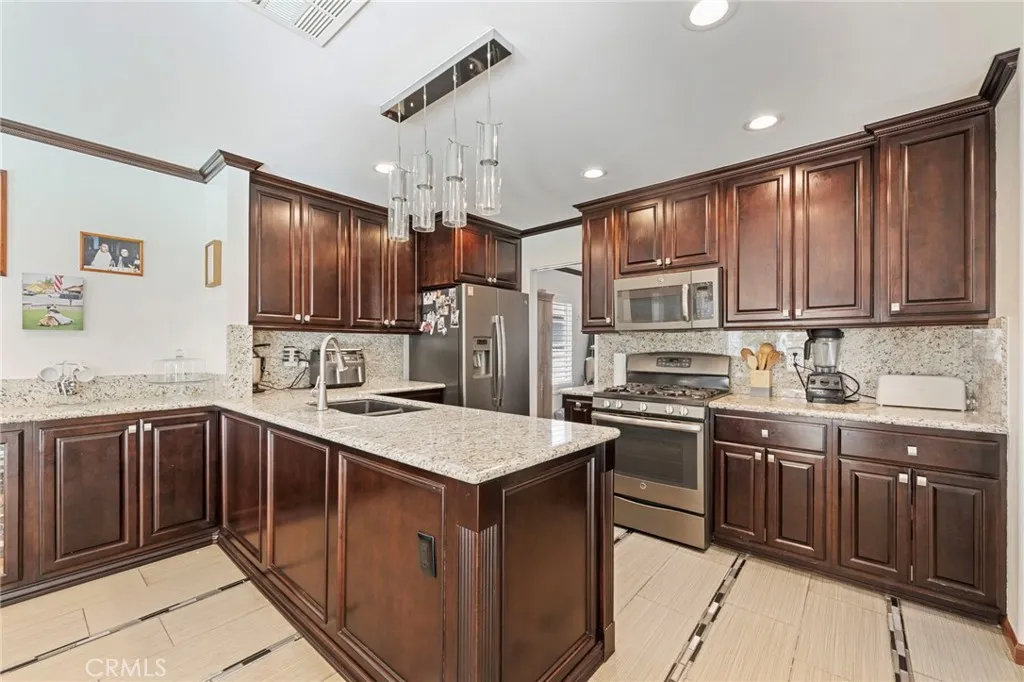 Pomona, California 91766, United States, 4 Bedrooms Bedrooms, ,3 BathroomsBathrooms,Residential,Active,193549