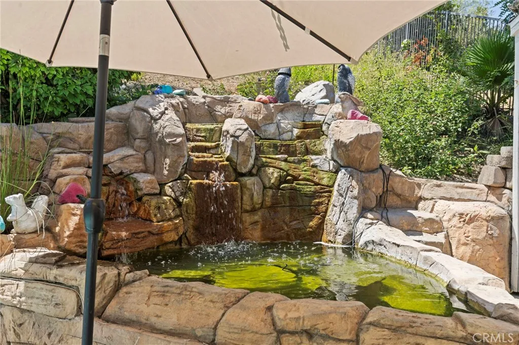 Pomona, California 91766, United States, 4 Bedrooms Bedrooms, ,3 BathroomsBathrooms,Residential,Active,193549