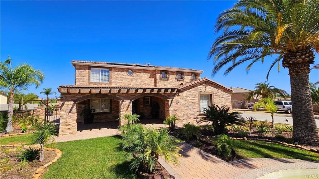 Main image without alt text