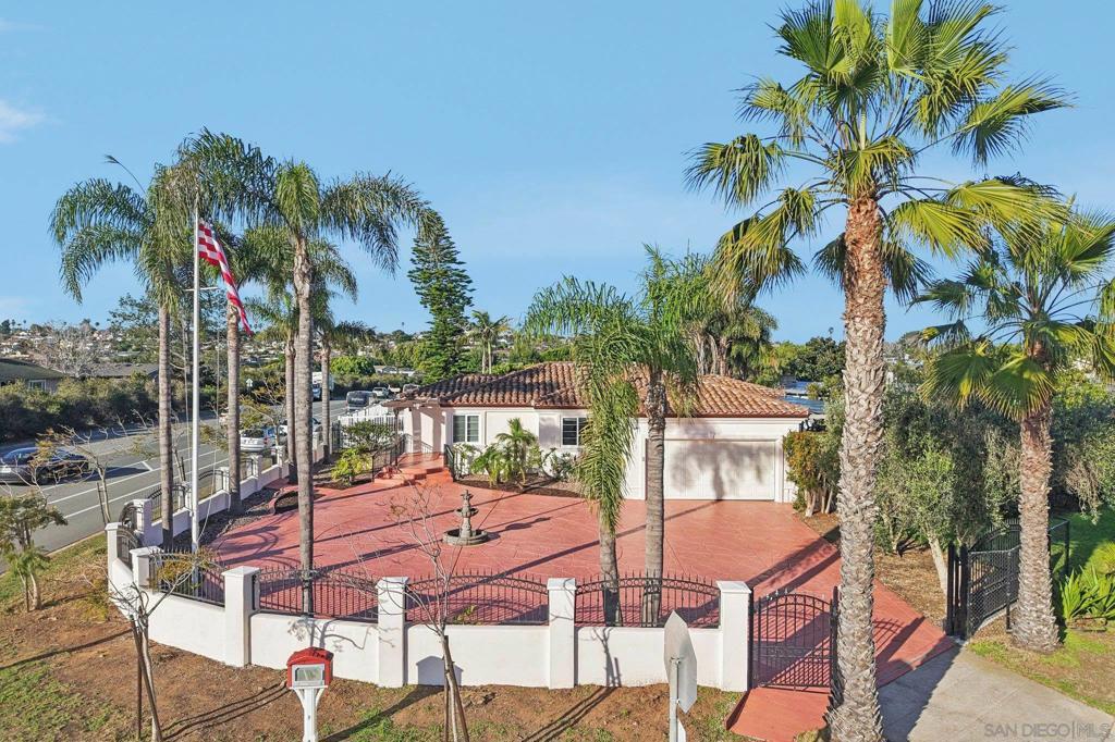 1590 Chatsworth Blvd