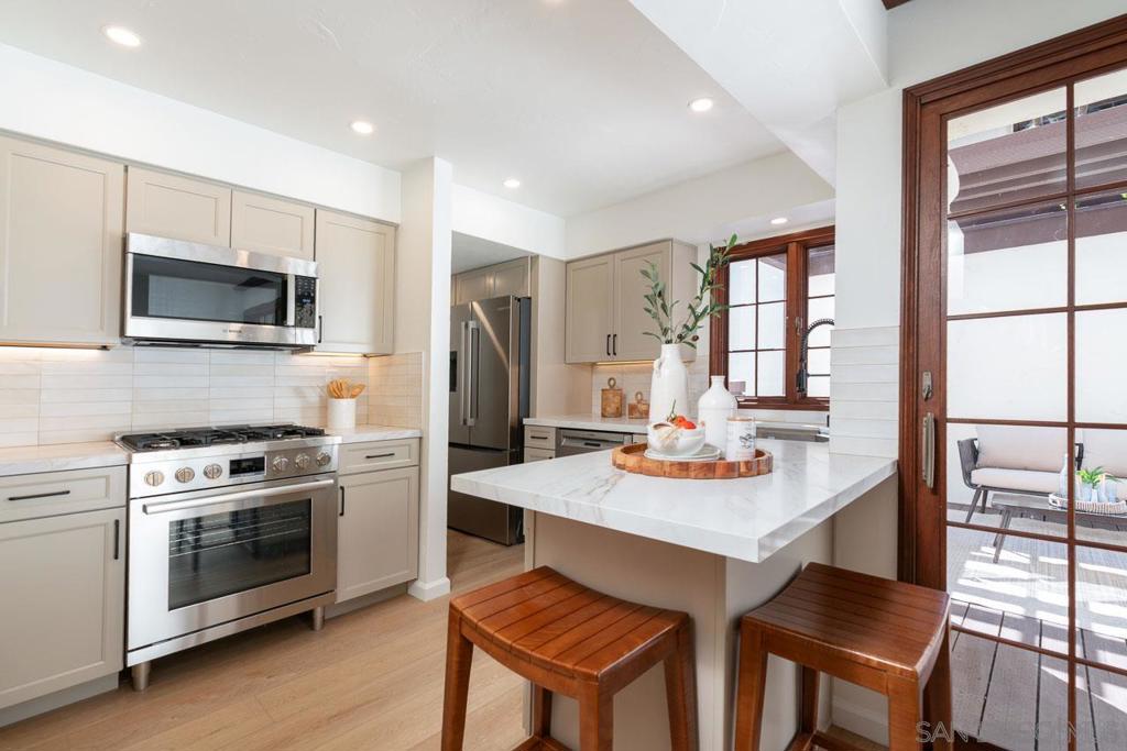8654 Villa La Jolla Dr #5