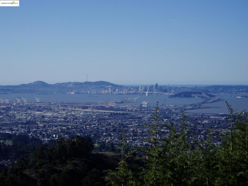 MONTCLAIR - Land