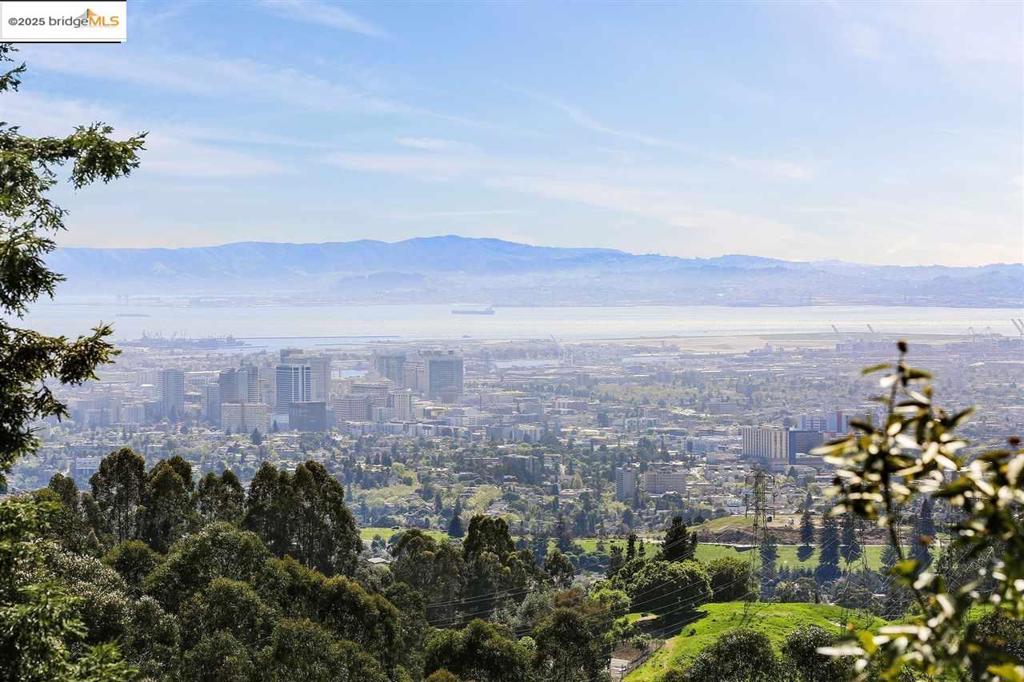 MONTCLAIR - Land