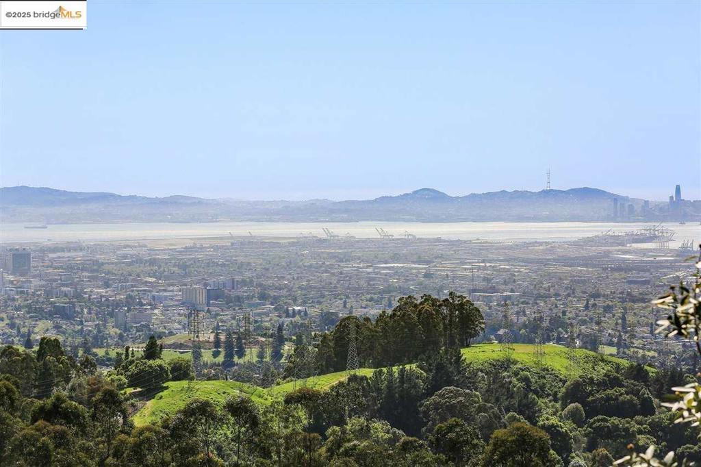 MONTCLAIR - Land