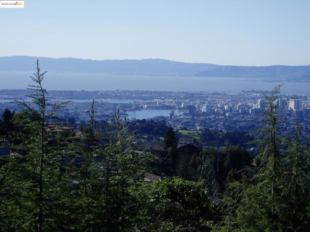 MONTCLAIR - Land