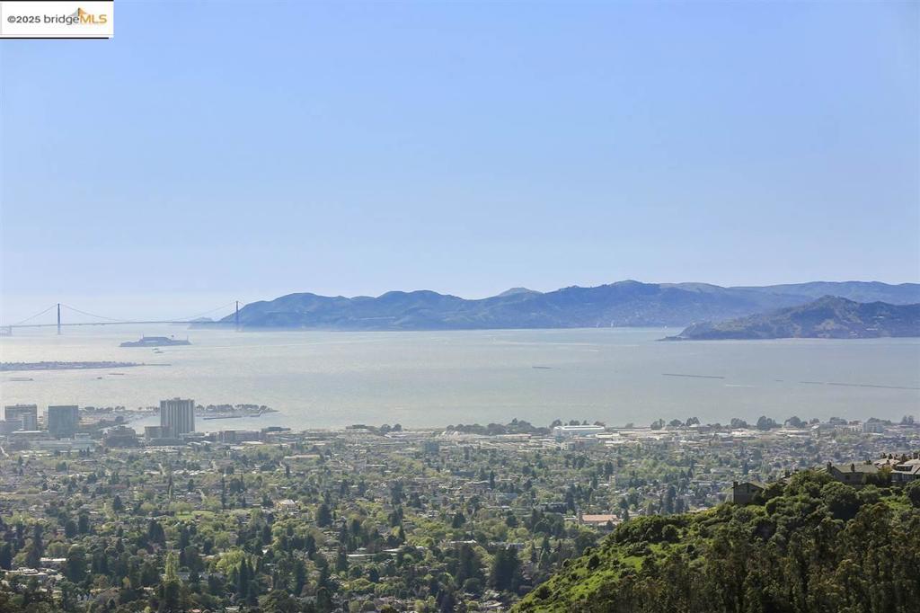 MONTCLAIR - Land