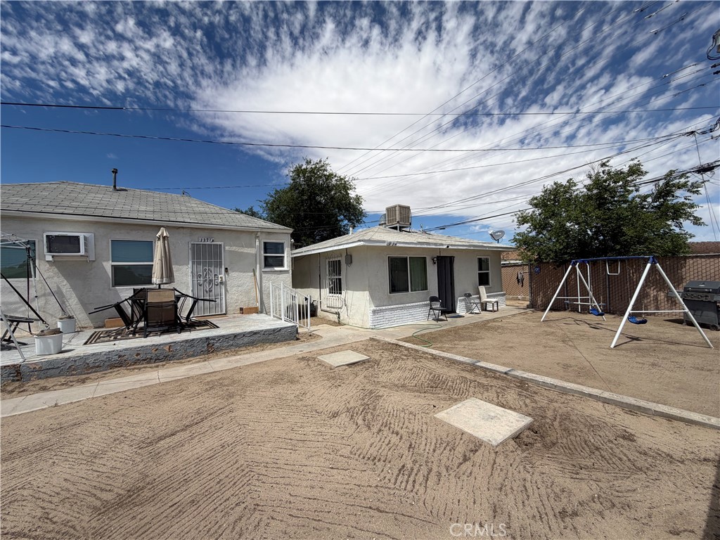 137 W Fredricks