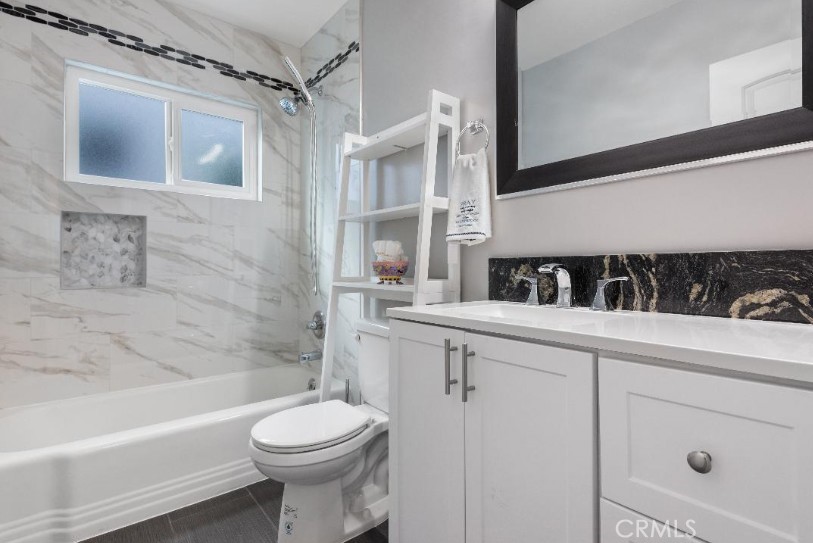 103 N Hayworth