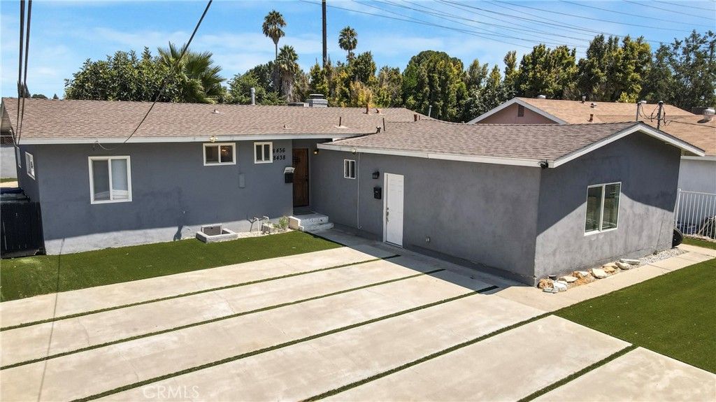 Photo of 8438 Wystone Avenue, Northridge, CA 91324 (MLS # SR25173726)