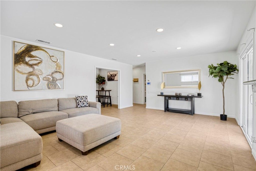 Photo of 8438 Wystone Avenue, Northridge, CA 91324 (MLS # SR25173726)