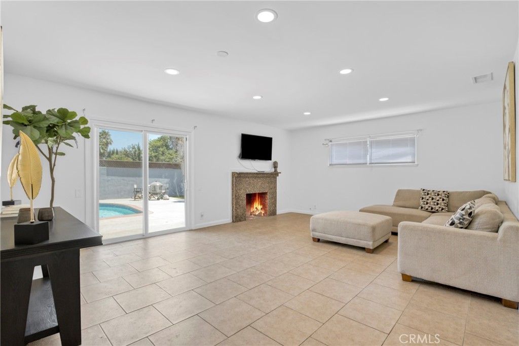 Photo of 8438 Wystone Avenue, Northridge, CA 91324 (MLS # SR25173726)
